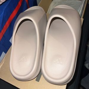 Yeezy slides ‘Pure’ 2021 re-release